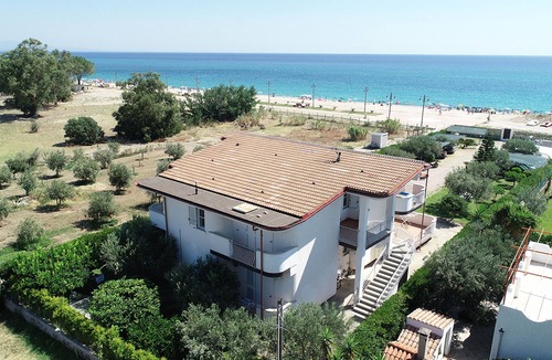 Marina di Davoli Apartment | Villa Tigani: direct beach access breathtaking seafront view Nausicaa apartment
