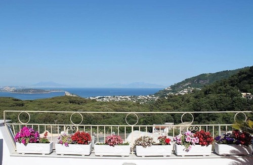 Fiaiano House | Villa Venturina B: A bright and sunny independent house which faces the sun and the sea, with Free WI-FI.
