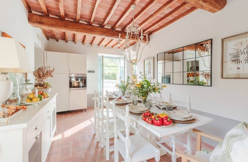 Lamporecchio Villa | Villa Veranda with shared Pool in a Borgo