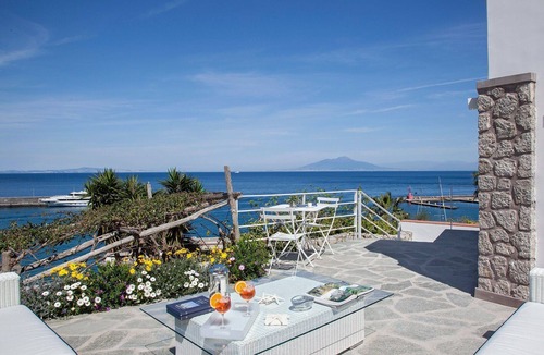 Licola Villa | Villa Vesuvio at Fortino Capri A TERRACE ON THE SEA 10 MIN FROM THE PIAZZETTA