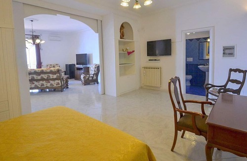 Montepertuso Villa | Villa Violaciocca: An elegant and welcoming villa located in an isolated position, on the slopes of a hill which is covered with olive groves, with Free WI-FI.