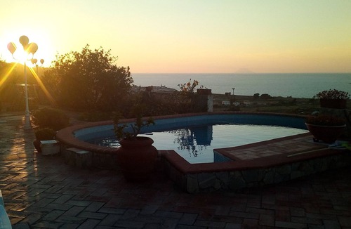 Capo Peloro Villa | Villa with garden and pool in Timpazzi in Messina