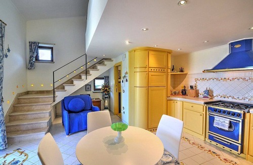 Castellabate House | Villino Brianna: A characteristic cottage which faces the sun and the sea, with Free WI-FI.