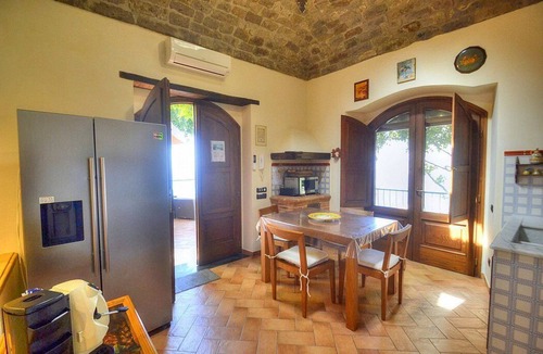 Sorrento Villa | Villino Clizia: A romantic and welcoming two-story villa with a view of the sea and of the Bay of Naples, with Free WI-FI.