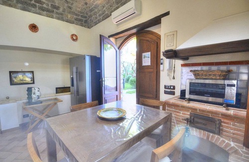 Sorrento Villa | Villino Clizia: A romantic and welcoming two-story villa with a view of the sea and of the Bay of Naples, with Free WI-FI.