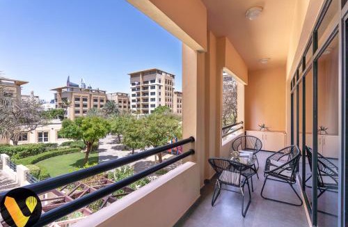 The Greens Apartment | Vogue Stylish and Cozy in Greens Dubai, Three Bedroom Apartment with a Dedicated Work Space and Big balcony With full Amenities