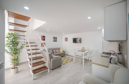 Vomero Apartment | Vomero, next to Metro 1, bars restaurants and shopping, BIJOU MIRANDA
