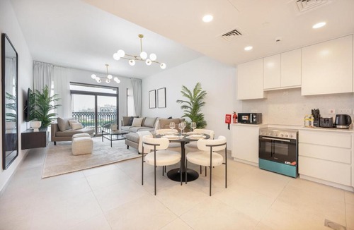 Umm Suqeim 3 Apartment | Warm and Earthy 1-Bedroom Apartment Perfect for Family in Madinat Jumeirah Living!