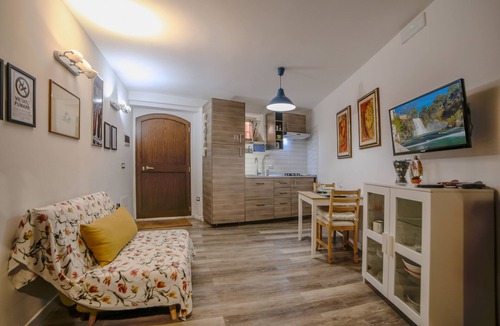 Isola del Liri Apartment | Waterfall Alley V