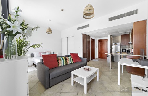 Motor City Apartment | WelHome - Stylish Studio with Park Views in Regent House 2