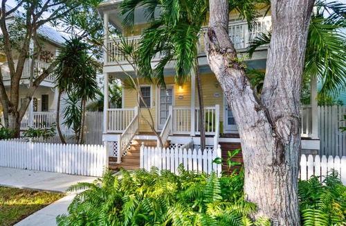 Key West House | Wind Swept by AvantStay Patio Outdoor Dining BBQ and Shared Pool