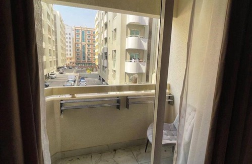 Dubai House | Yoi Pod hostel - excellent choice for solo, friends & couple travellers!