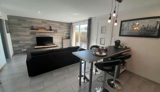 Appartement spacieux &très calme. Spacious & very quiet apartment.