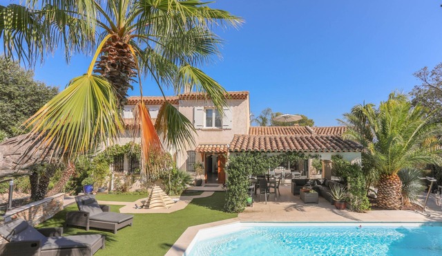 Au soleil d'azur with Private Pool, Wi-Fi and Air Conditioning