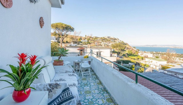 Cozy apartment in Ischia with WiFi