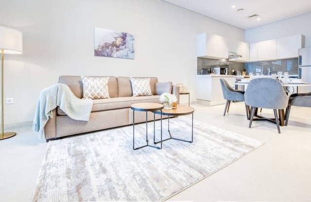 1BR Modern Business Bay Apartment Close to Dubai Mall