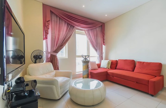 403 Royal Oceanic · Comfortable One Bedroom in the Marina