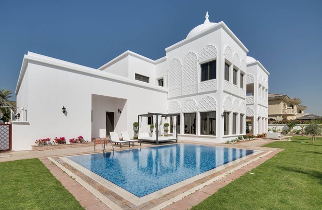 6 Bedroom Villa with Private Pool and Beach on Palm Jumeirah