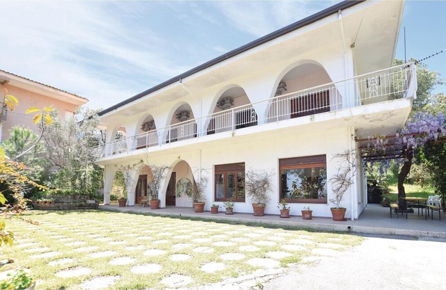 7 bedroom accommodation in Stalettì