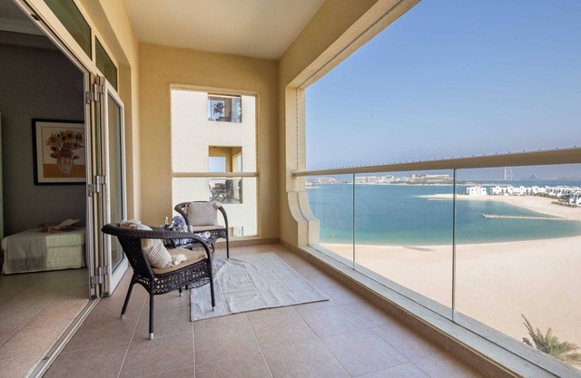 Amazing Beachfront Apartment On Palm Jumeirah
