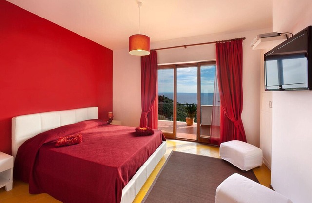 AMORE RENTALS - Villa Marina with Private Pool, Sea View, Terraces and Parking