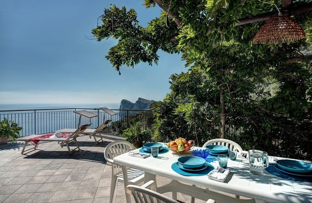 Apartment in Massa Lubrense with 0 bedrooms sleeps 2