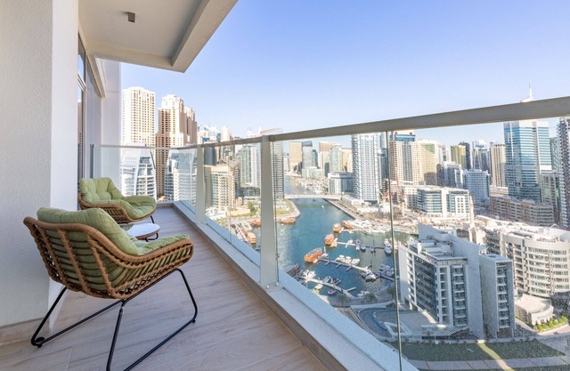 Beautiful Bright 2BR Apartment With Stunning Marina Views
