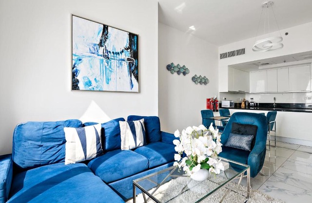 Beautiful Chic 1 Bedroom in Business Bay - Amna Tower