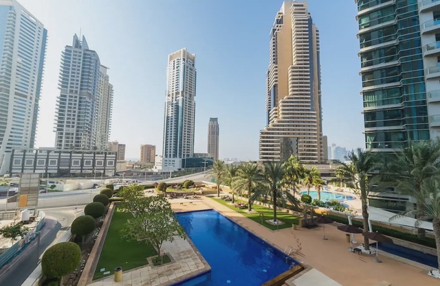 Bright One Bedroom in Marina
