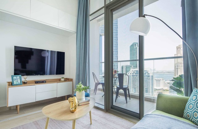 Bright & Stylish Studio w/Amazing Marina Views!