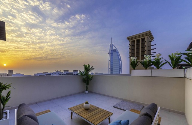 Exclusive Seaview 3BR Roof Terrace Apt with Scenic Views of Burj alArab