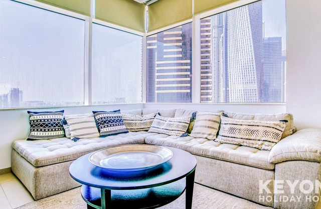 Gorgeous Marina Views in Naturally Lit One Bedroom