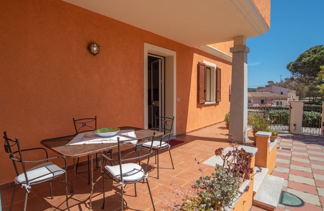 Holiday Apartment with Wi-Fi, Air Conditioning and Terrace; Pets Allowed