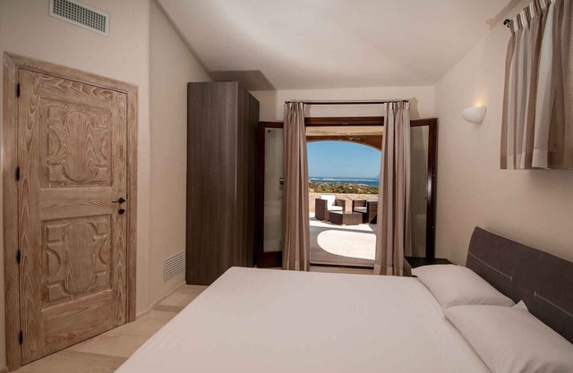 Holiday home with air conditioning, pool and sea view
