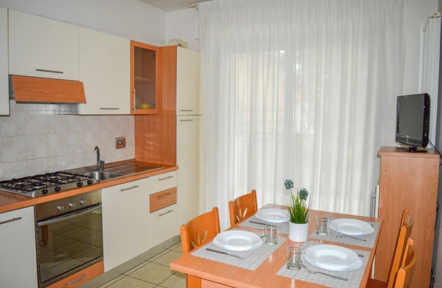 Holiday Rendez Vous 29 - Second floor apartment with side sea view