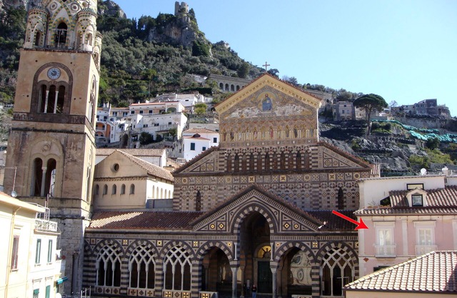 House overlooking the Cathedral, beach, shops and bars a few meters