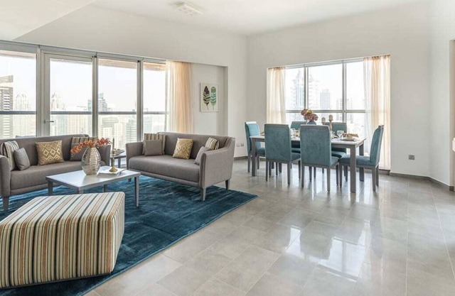 Impressive 2BR Apt with Mesmerizing Marina Views!