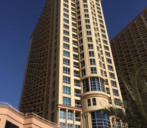 Lago Vista Tower B