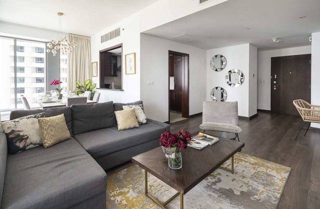 Landmark Living In This 2BR in Downtown Dubai