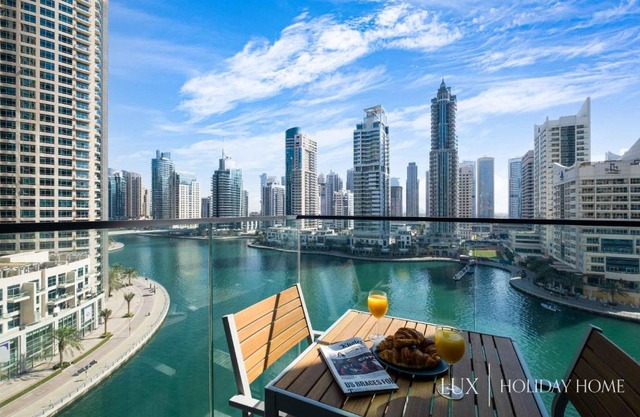 LUX - Contemporary Suite with Full Marina View