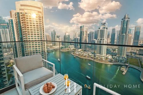 LUX Contemporary Suite with Full Marina View 5