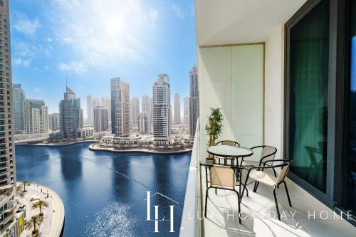 LUX Contemporary Suite with Full Marina View 6