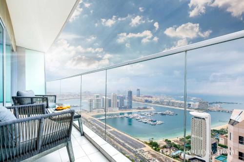 LUX - Lavish Suite with Full Palm Jumeirah View 2