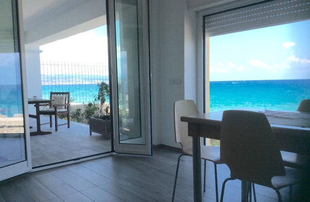 Marina Holiday Home - House by the sea, 10 meters from the beach - Pizzo Calabria
