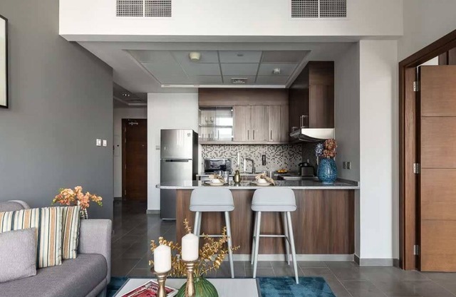 Modern 1BR Apartment with Marina Views!