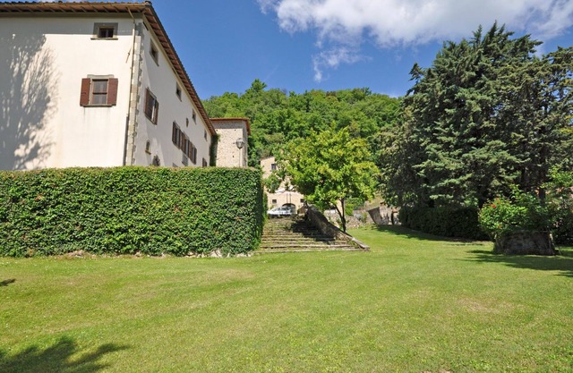 Nice apartment for 2 guests with pool, WIFI, TV, panoramic view and parking, close to Arezzo