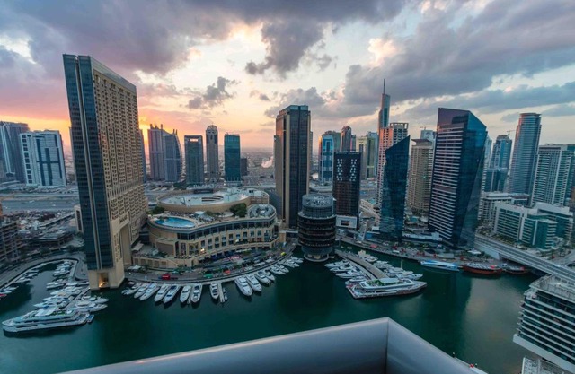 Quintessential Quarters - Breathtaking 29th Floor Views