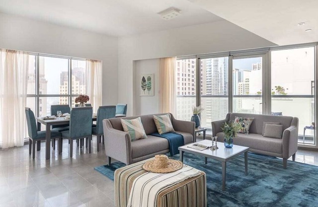 Serene 2BR Apartment with Marina and City Views!