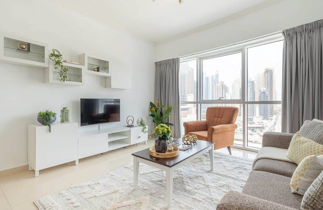 Spacious 1BR Apartment in JLT - Sleeps 4