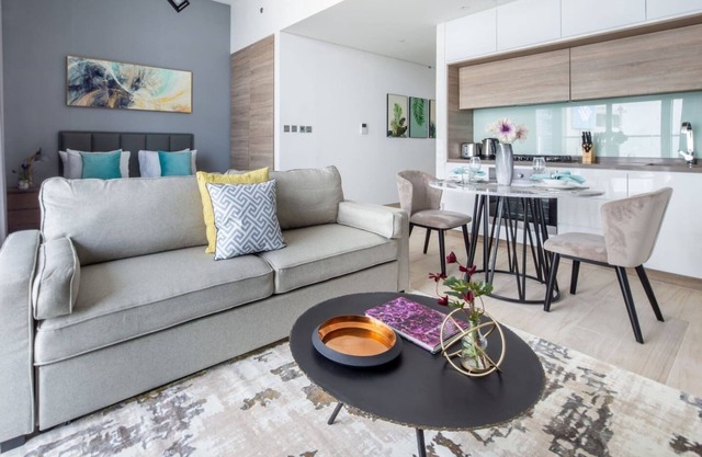 Stunning Studio In Unbeatable Location!